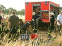 Person unter KVB Bahn Koeln Porz Kloster Ensen P16